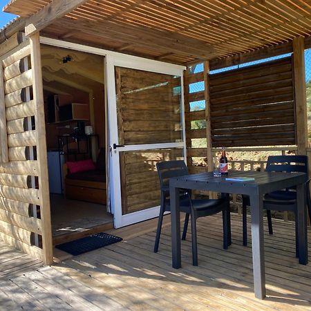 Camping Les Amandiers Castelnau-de-Guers 外观 照片
