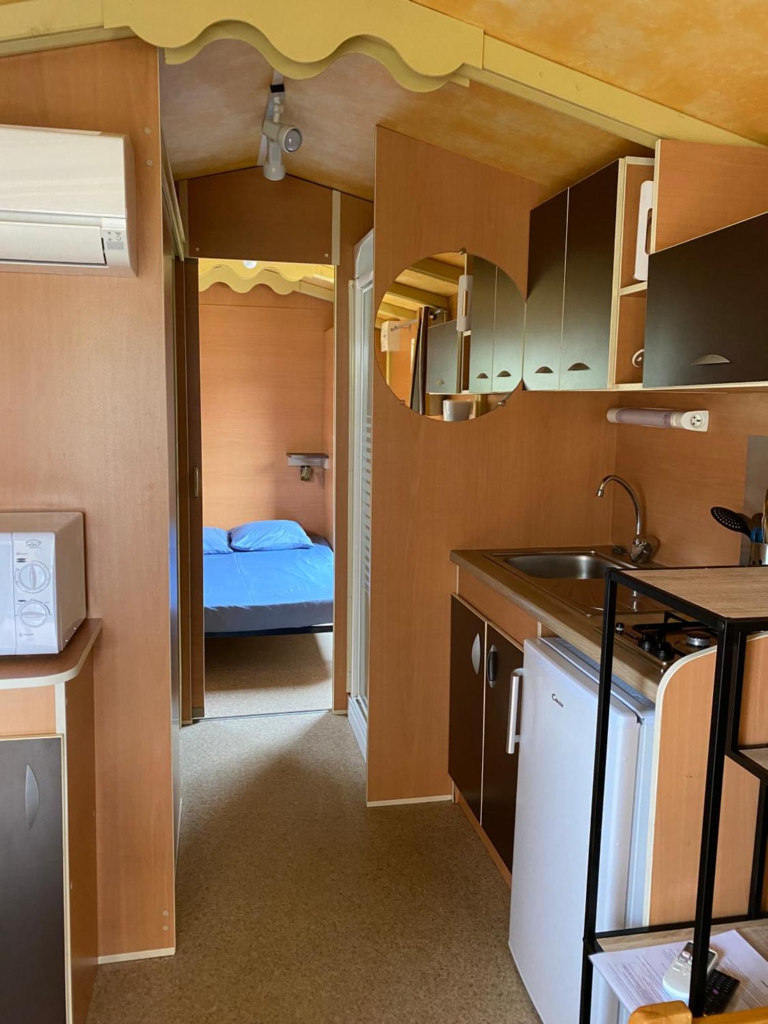 Camping Les Amandiers Castelnau-de-Guers 外观 照片
