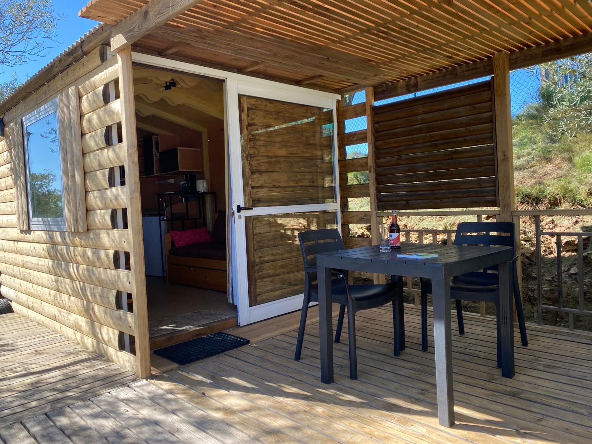 Camping Les Amandiers Castelnau-de-Guers 外观 照片
