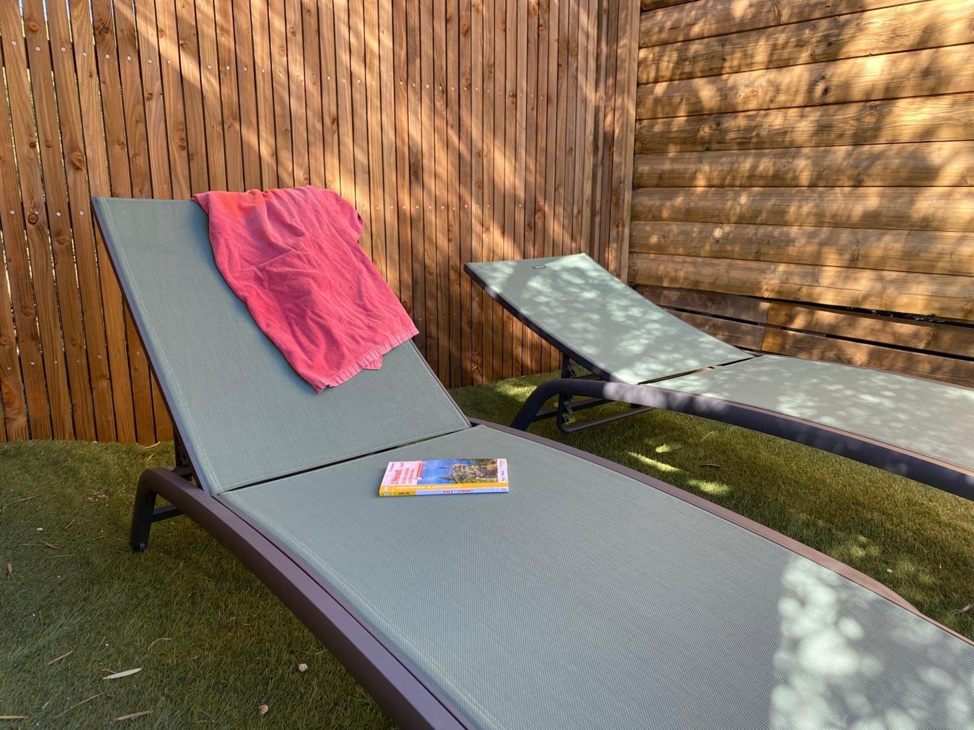 Camping Les Amandiers Castelnau-de-Guers 外观 照片